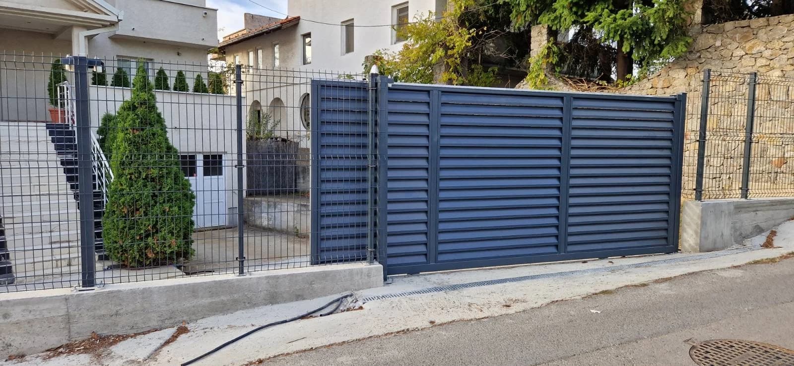 ALUMINIJUMSKA DVOKRILNA I KLIZNA KAPIJA