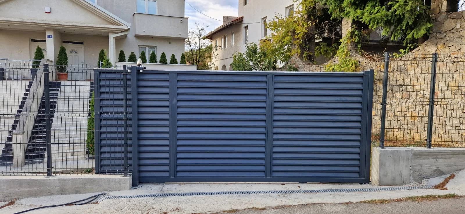 ALUMINIJUMSKA DVOKRILNA I KLIZNA KAPIJA