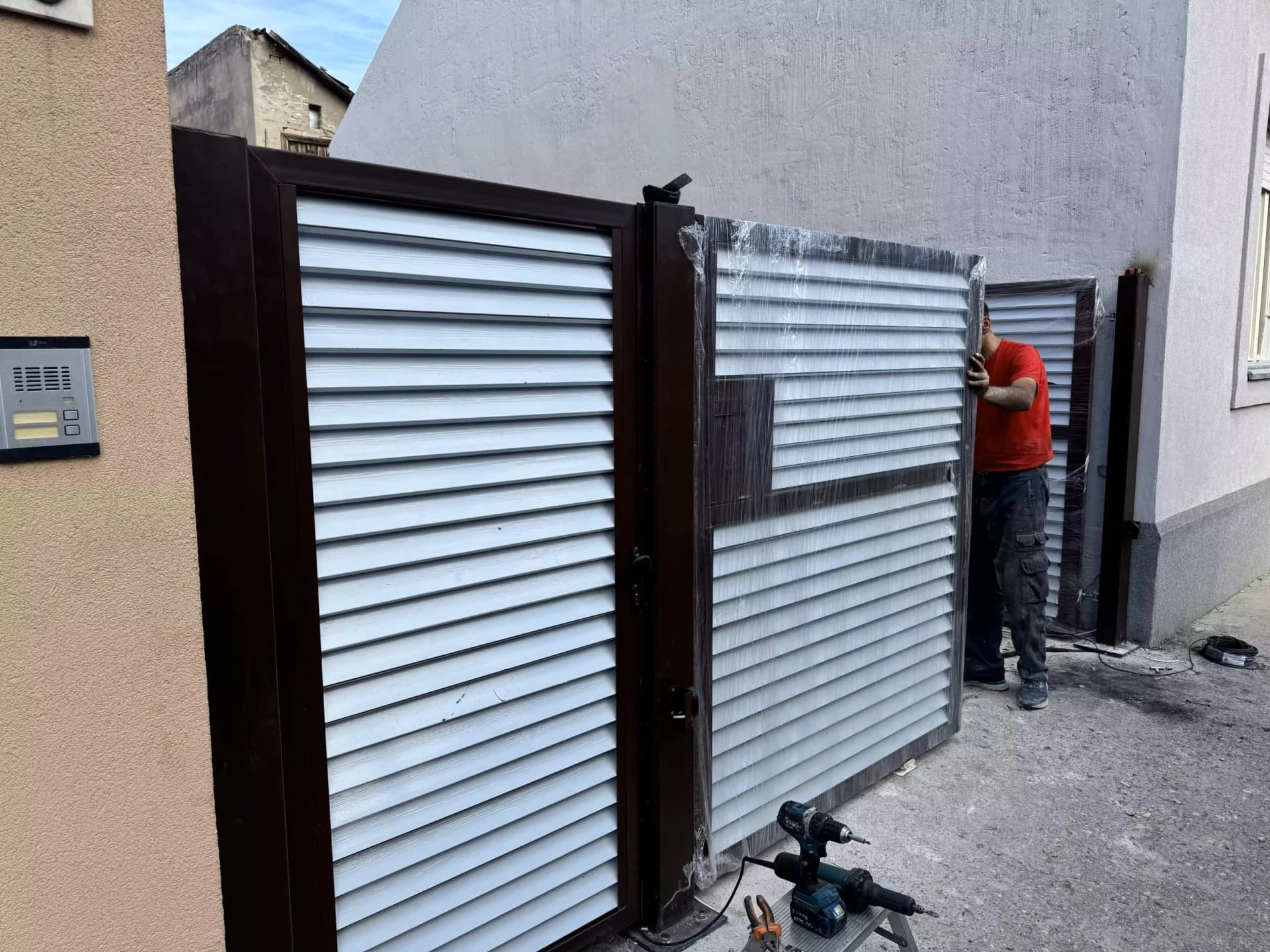 ALUMINIJUMSKA KAPIJA TIVOLI – NOVI SAD