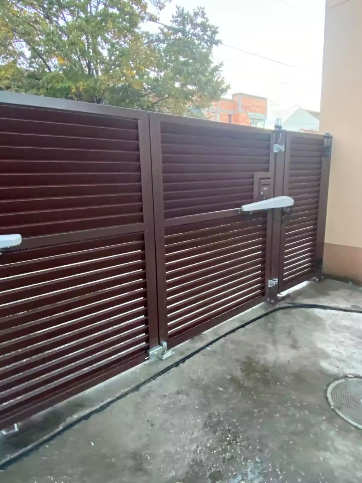 ALUMINIJUMSKA KAPIJA TIVOLI – NOVI SAD