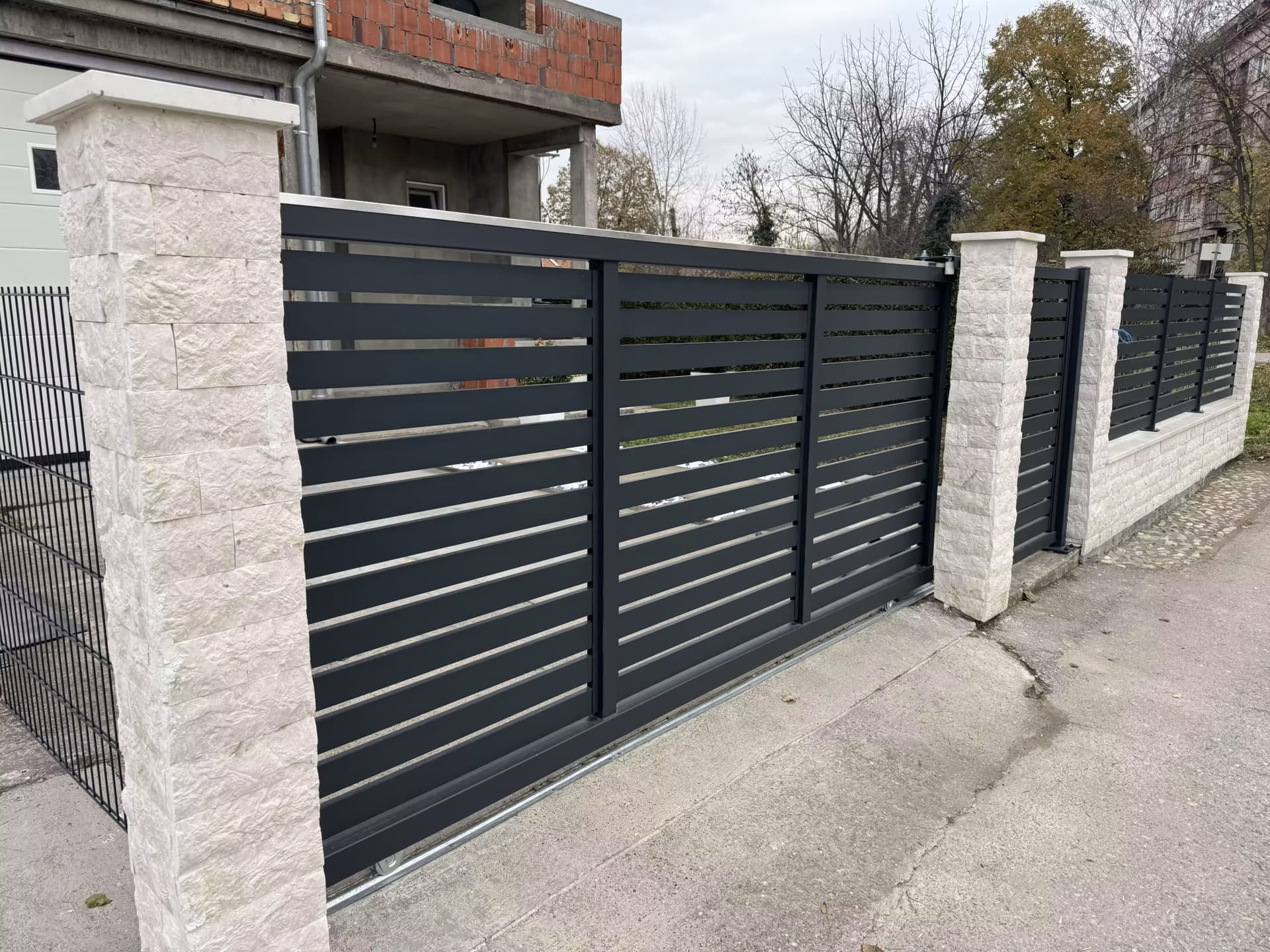 ALUMINIJUMSKA KLIZNA KAPIJA I OGRADA BELVEDERE