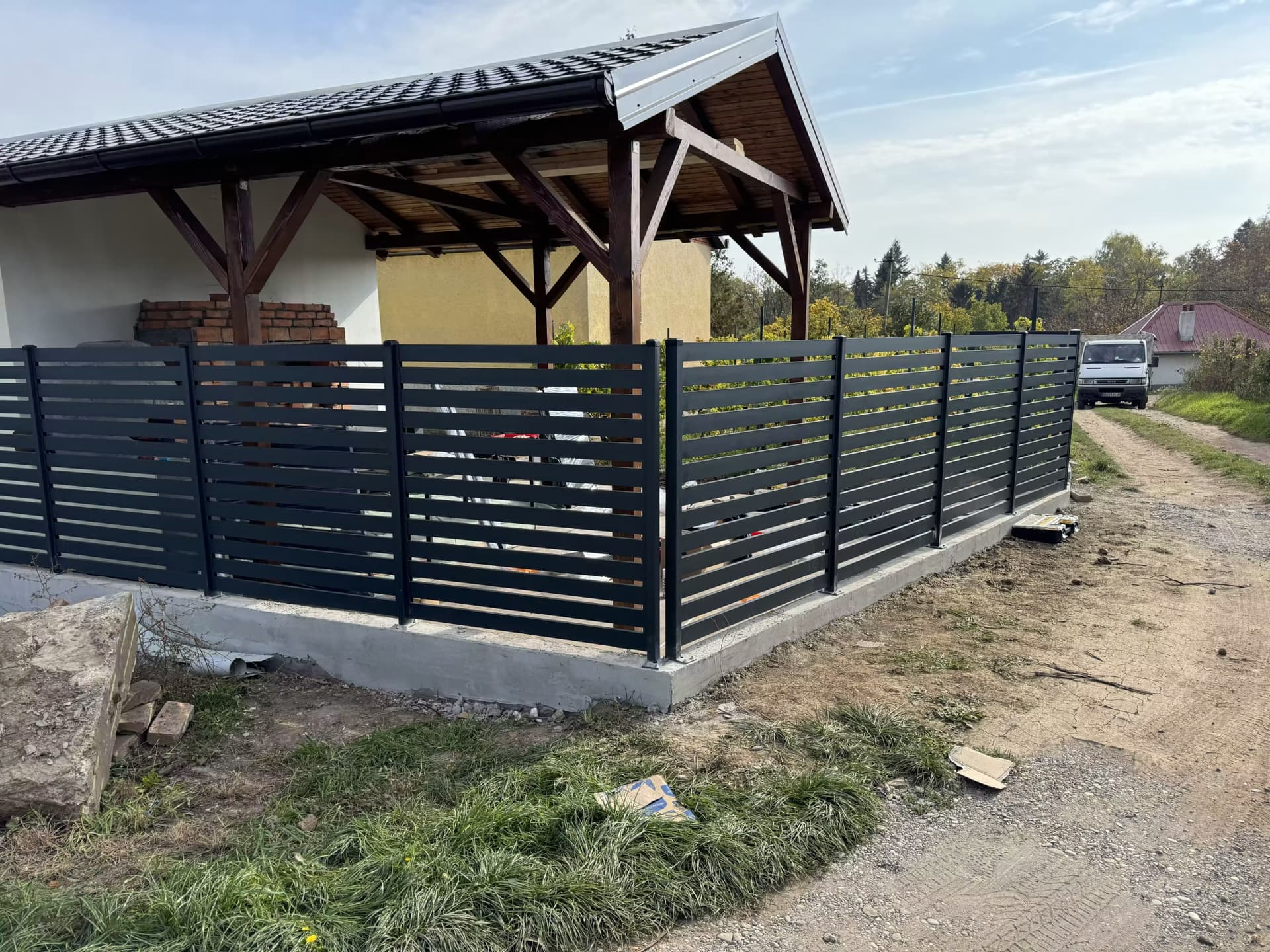 ALUMINIJUMSKA DVOKRILNA KAPIJA I OGRADA