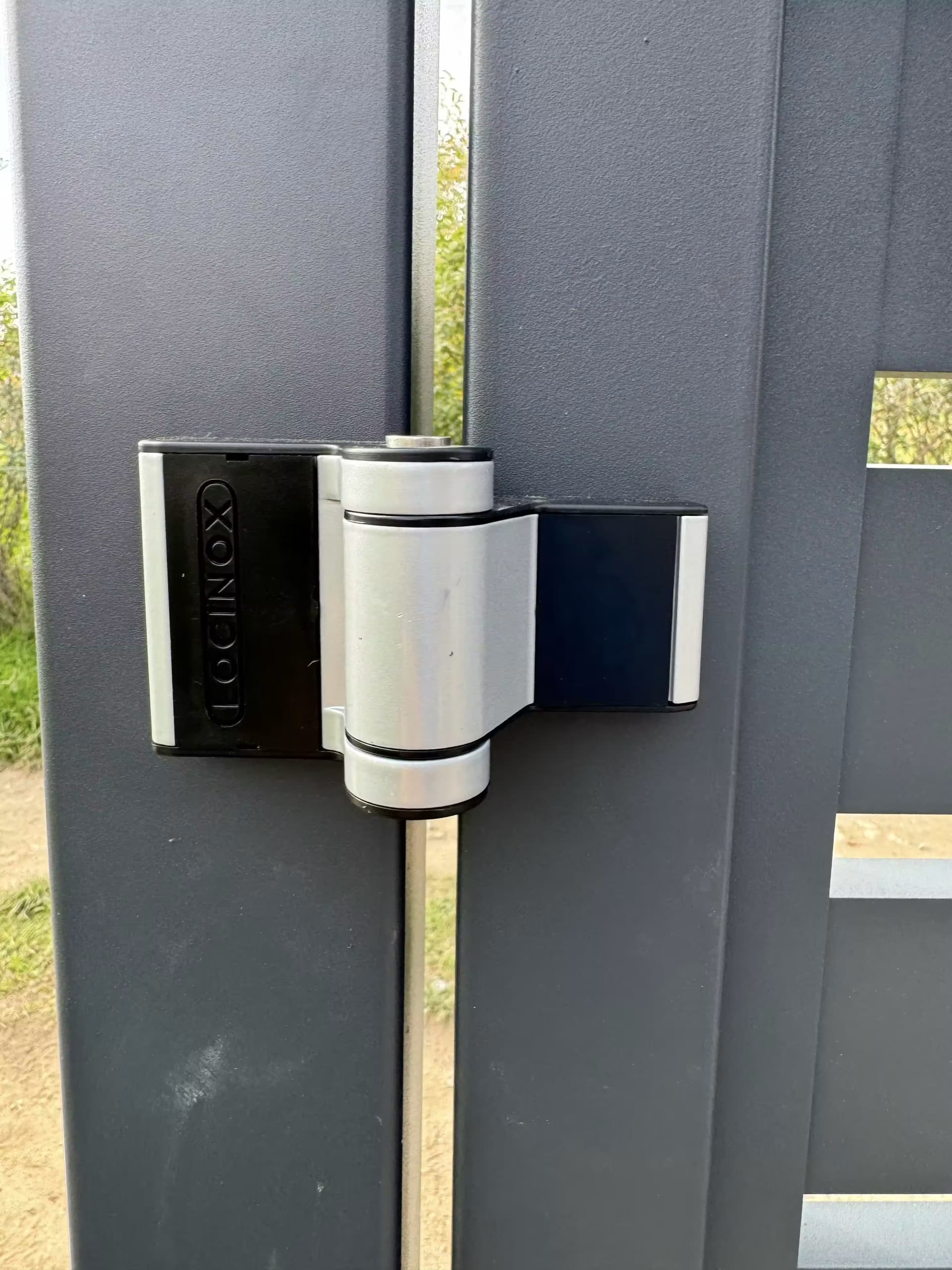 ALUMINIJUMSKA DVOKRILNA KAPIJA I OGRADA
