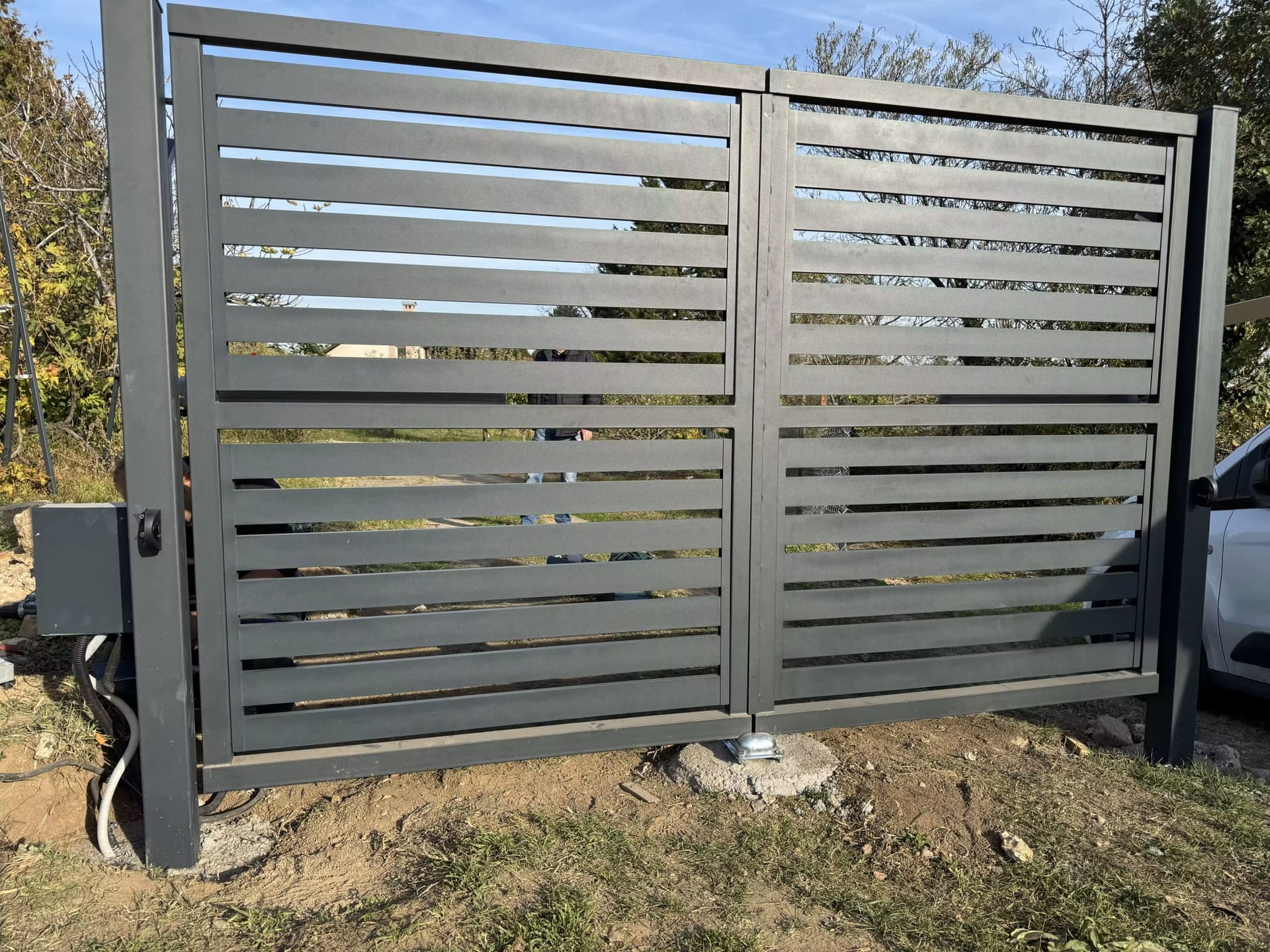 ALUMINIJUMSKA DVOKRILNA KAPIJA I OGRADA