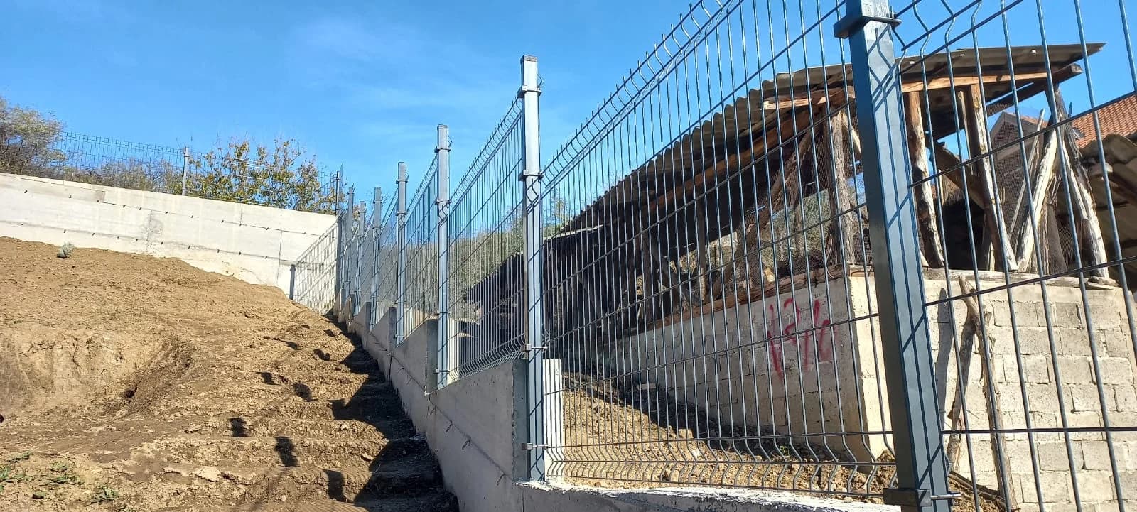 ALUMINIJUMSKA I PANELNA OGRADA SA KAPIJOM