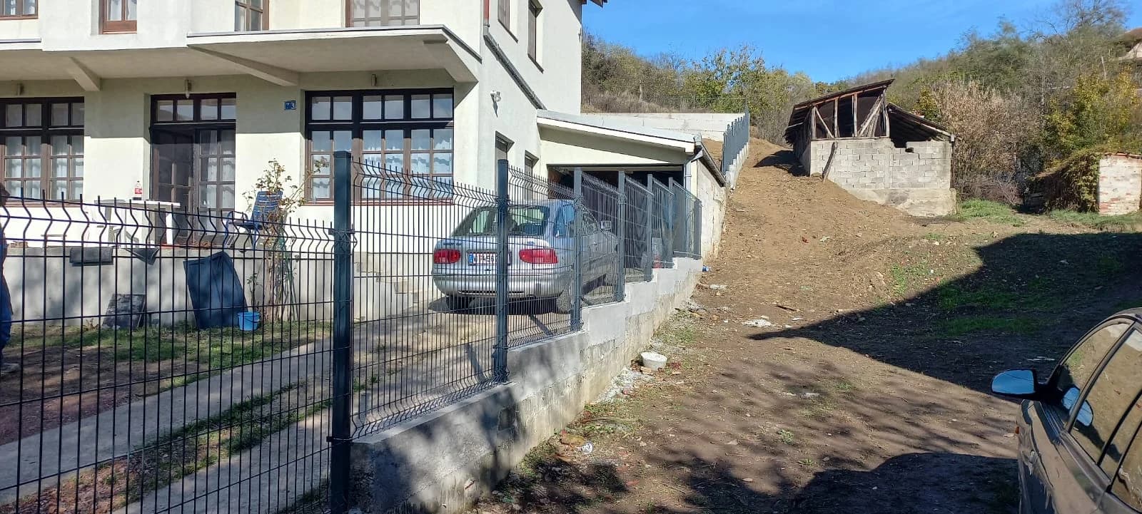 ALUMINIJUMSKA I PANELNA OGRADA SA KAPIJOM