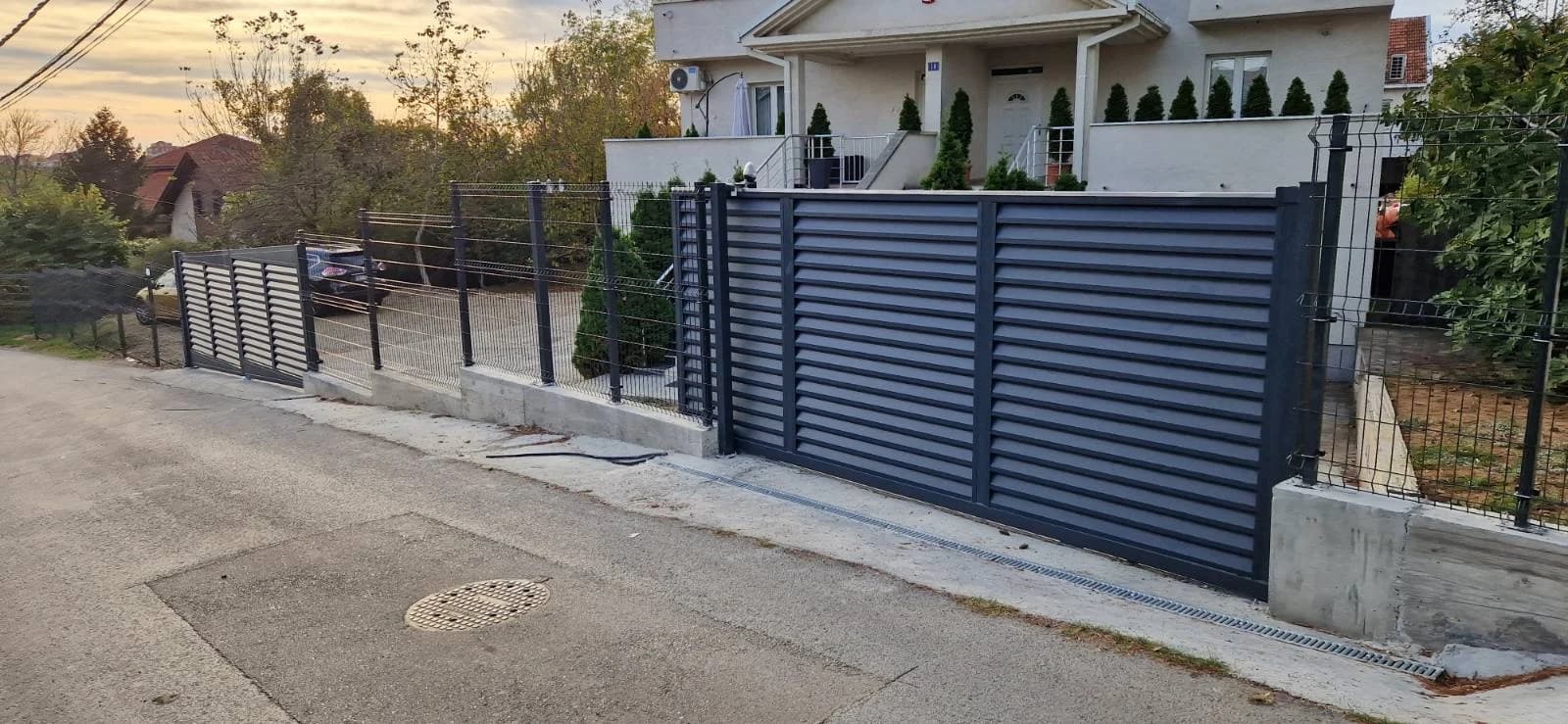 ALUMINIJUMSKA DVOKRILNA I KLIZNA KAPIJA