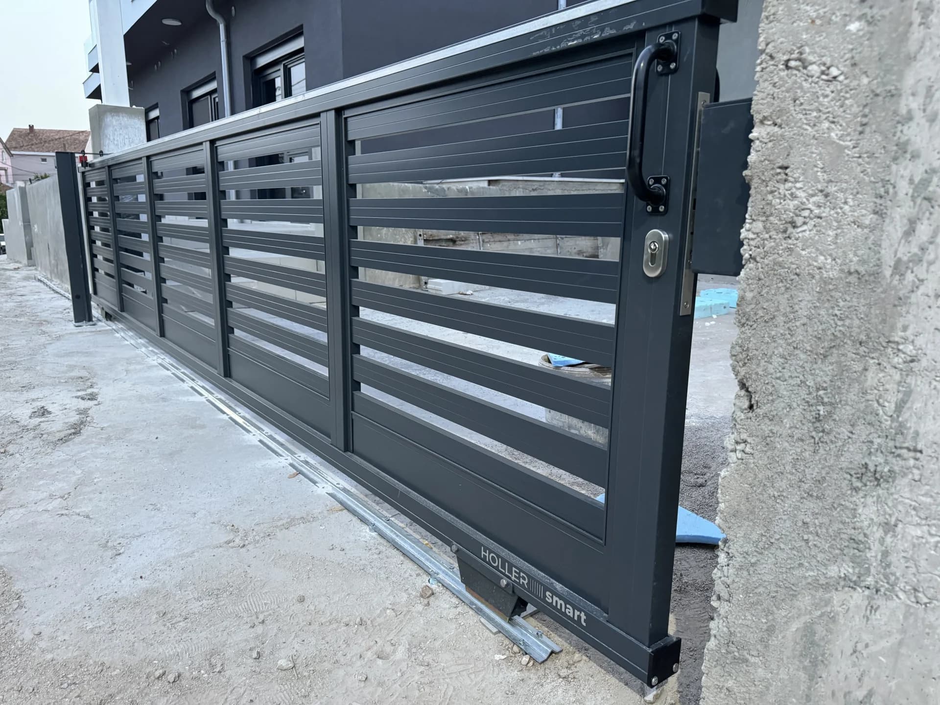 Aluminijumska pešačka i klizna kapija tipa TIVOLI