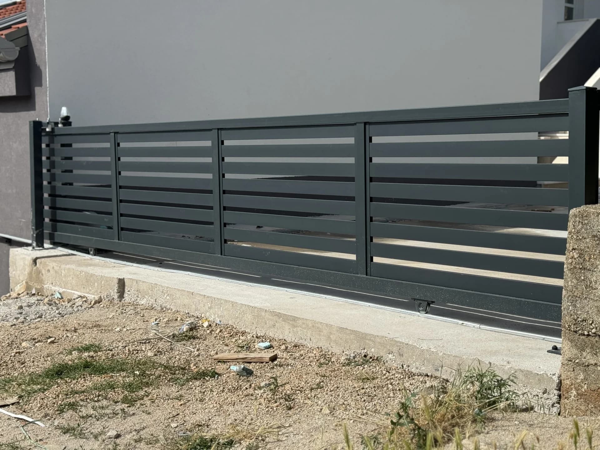 Aluminijumska pešačka i klizna kapija tipa TIVOLI