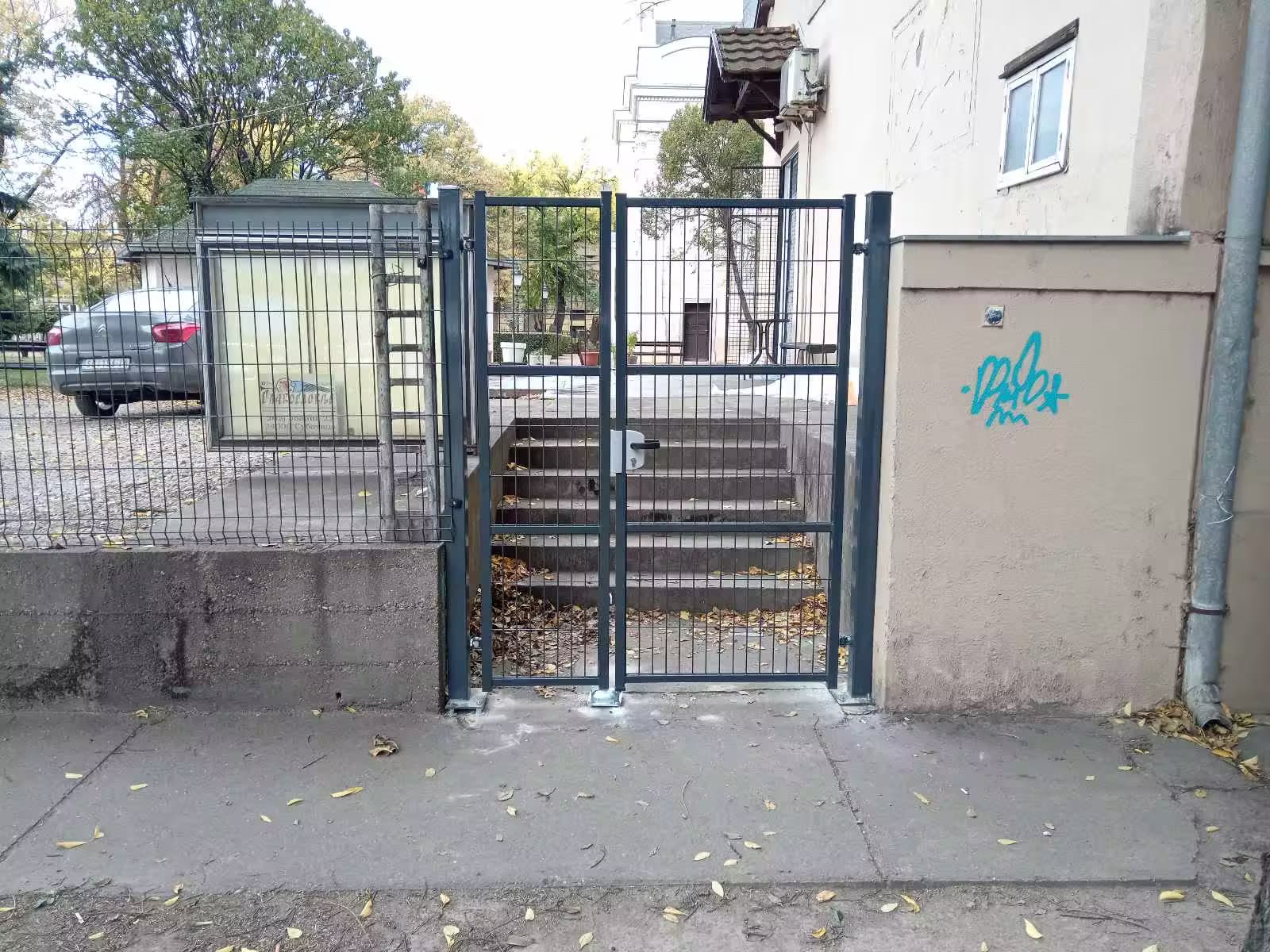 PEŠAČKA I DVOKRILNA KAPIJA LOCINOX LIGHT