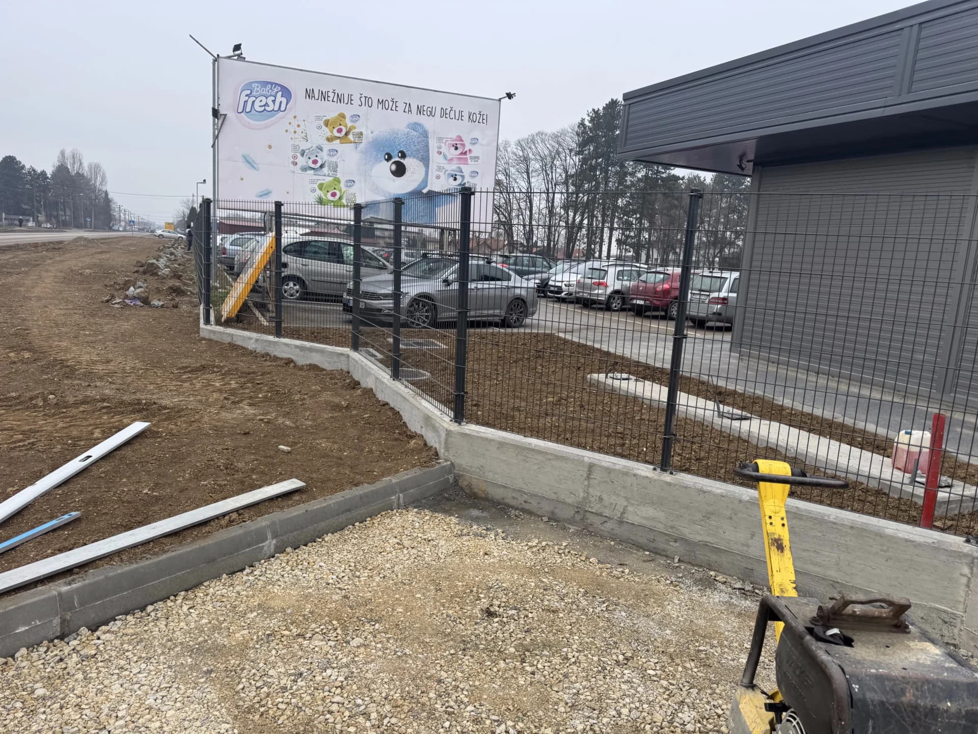 KOMBINACIJA EUROFENCE 3D I DOUBLEFENCE 2D PANELNE OGRADE