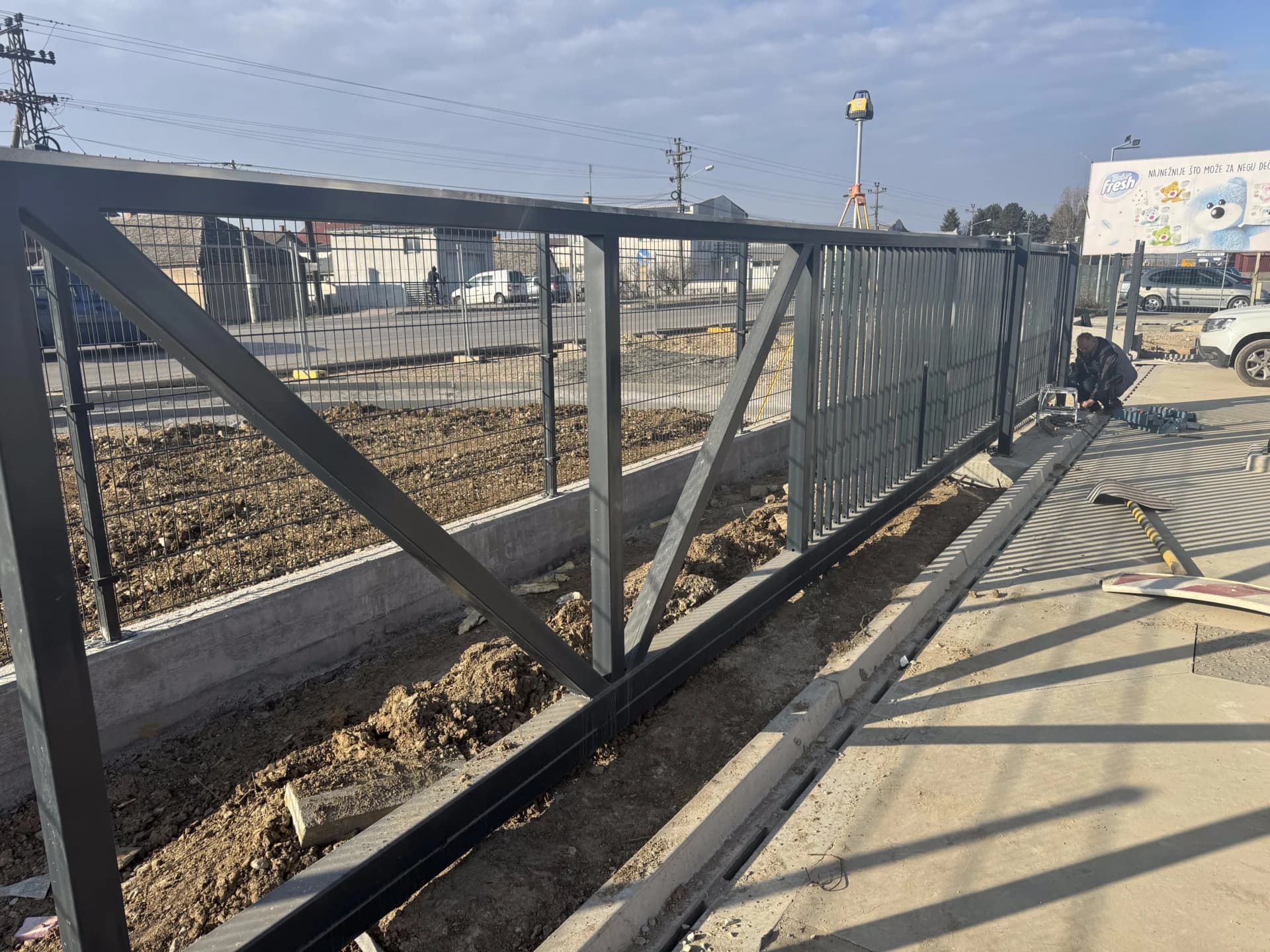 KOMBINACIJA EUROFENCE 3D I DOUBLEFENCE 2D PANELNE OGRADE