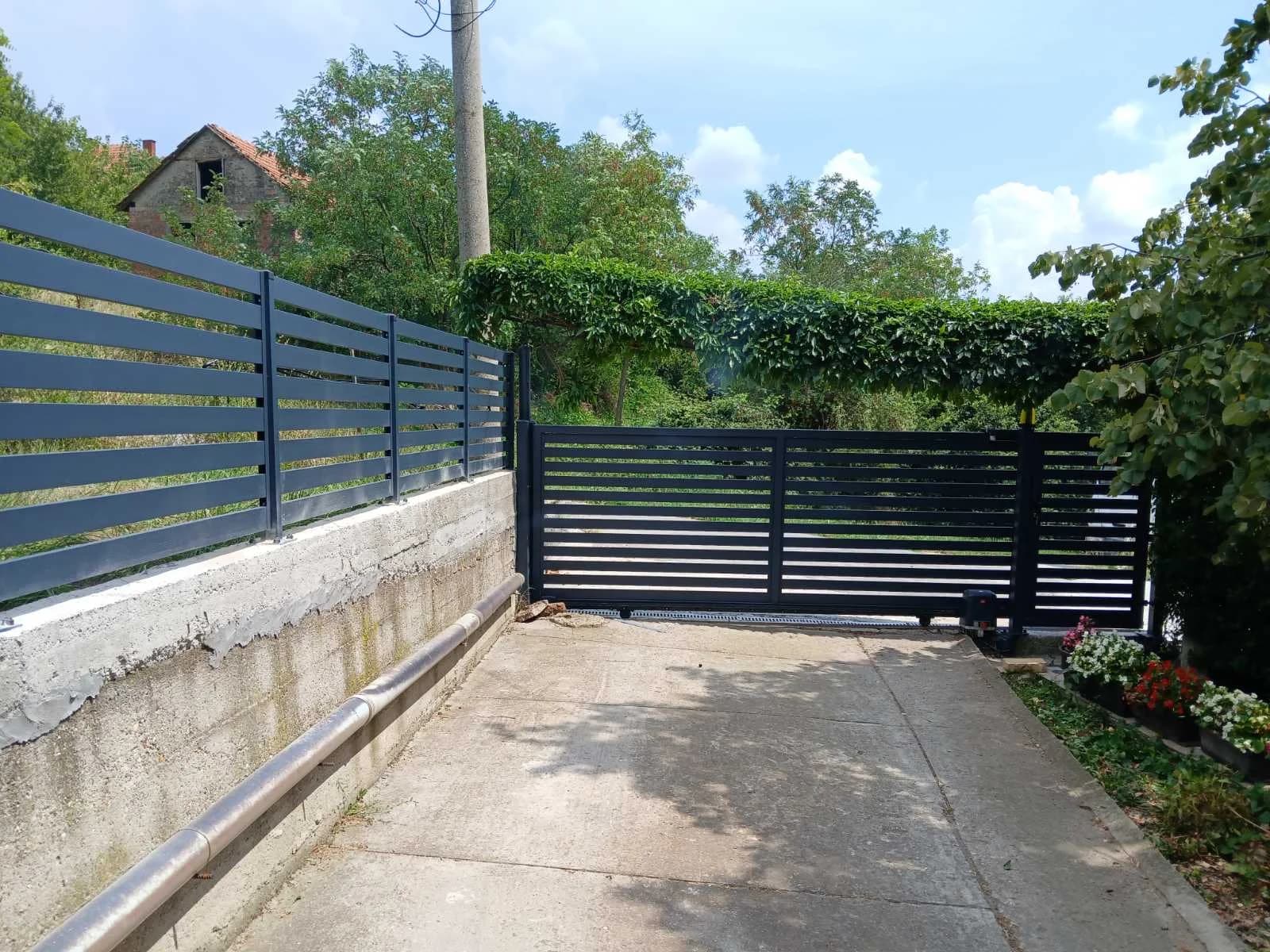 ALUMINIJUMSKA KLIZNA KAPIJA I OGRADA