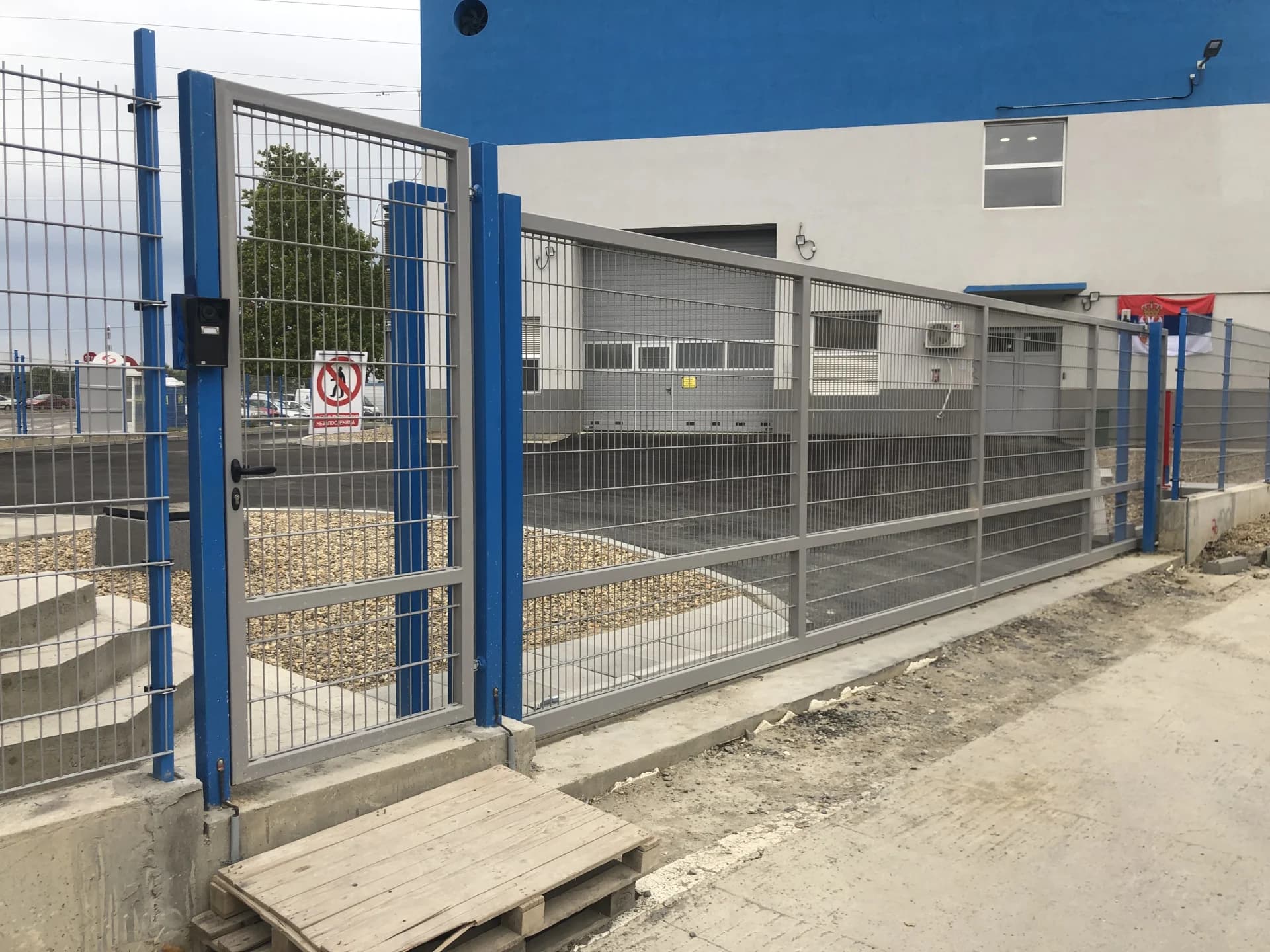 DOUBLEFENCE 2D PANELNA OGRADA SA KAPIJAMA