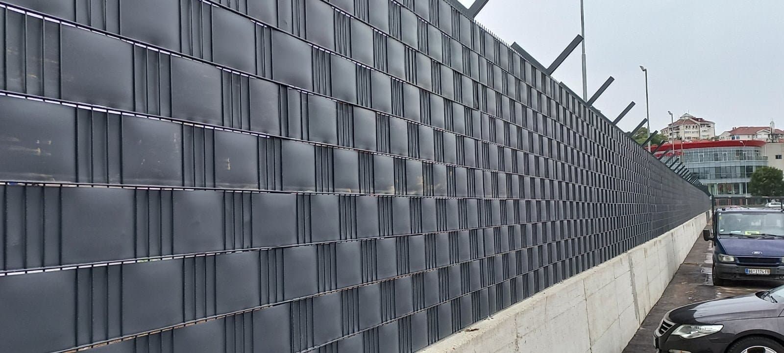 PVC trake za panelne ograde - zaštita od neželjenih pogleda